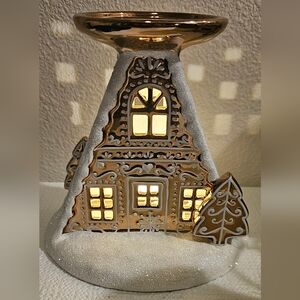 Bath & Body Works Brown and Silver Holiday Decor Cottage